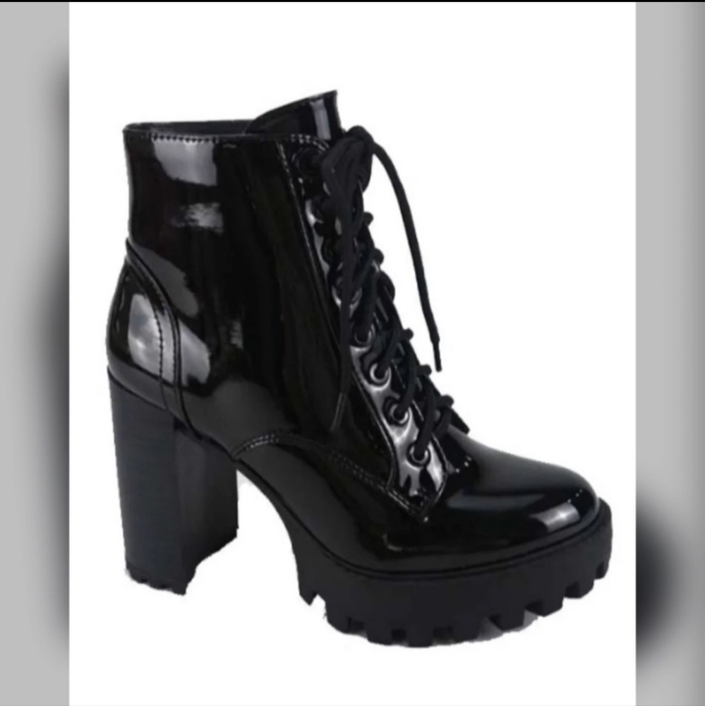 Lugg Sole Ankle Bootie 😍